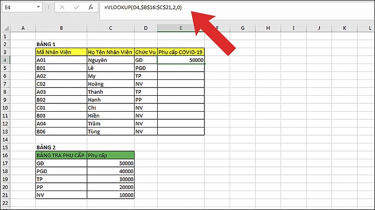 Bạn nhập công thức VLOOKUP(D4,$B$16:$C$21,2,0) để thu dữ liệu